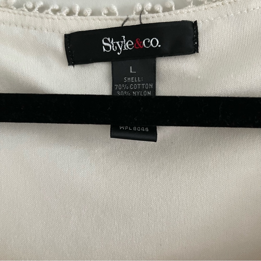 Lace Blouse ✨ - Picture 2 of 4